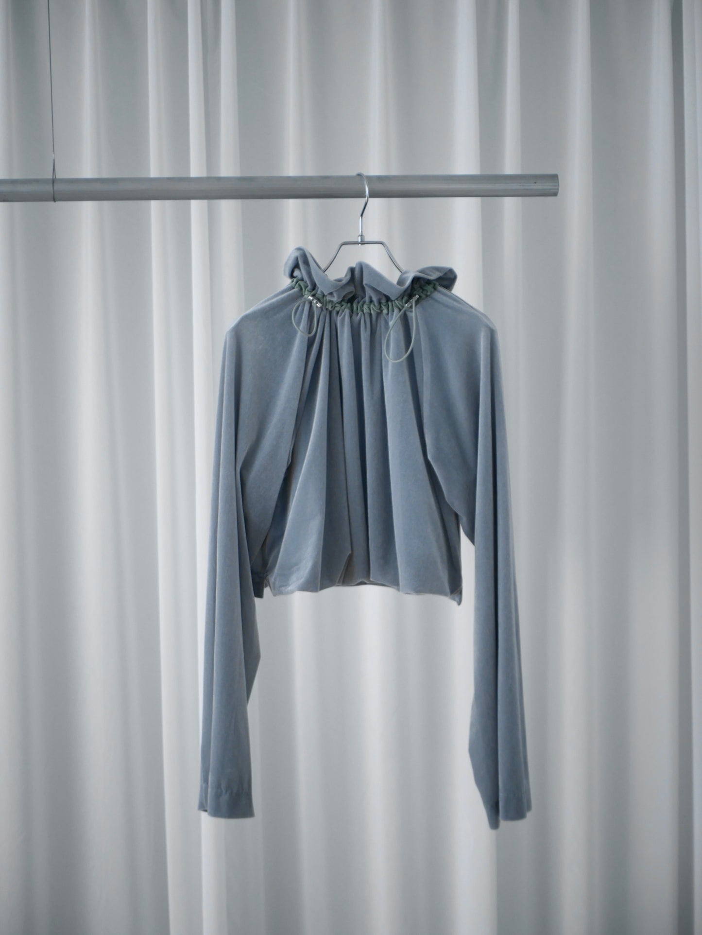 〔plain〕Sheer velour gather tops「とろみと透けで輪郭をぼかす」