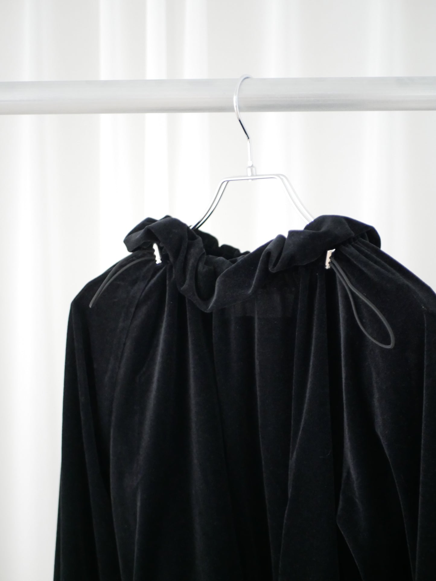 〔plain〕Sheer velour gather tops「とろみと透けで輪郭をぼかす」