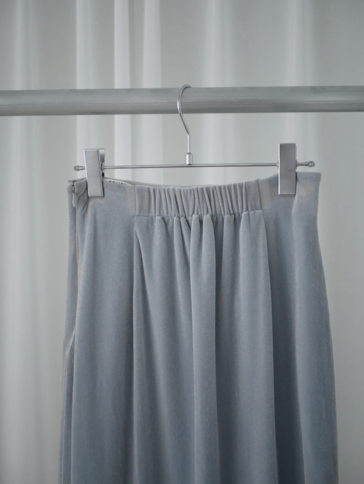 〔plain〕Sheer velour slit skirt