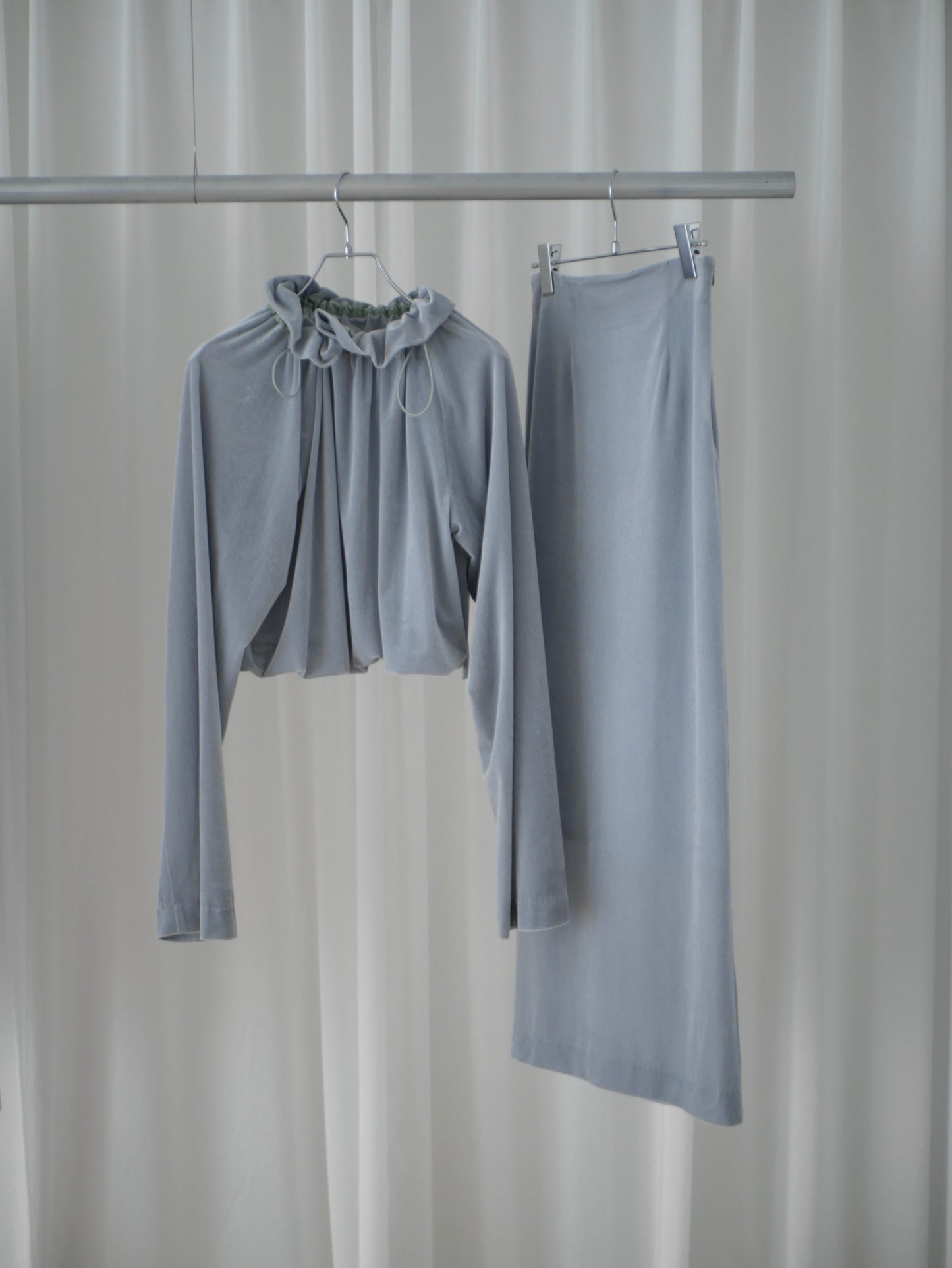 〔plain〕Sheer velour slit skirt