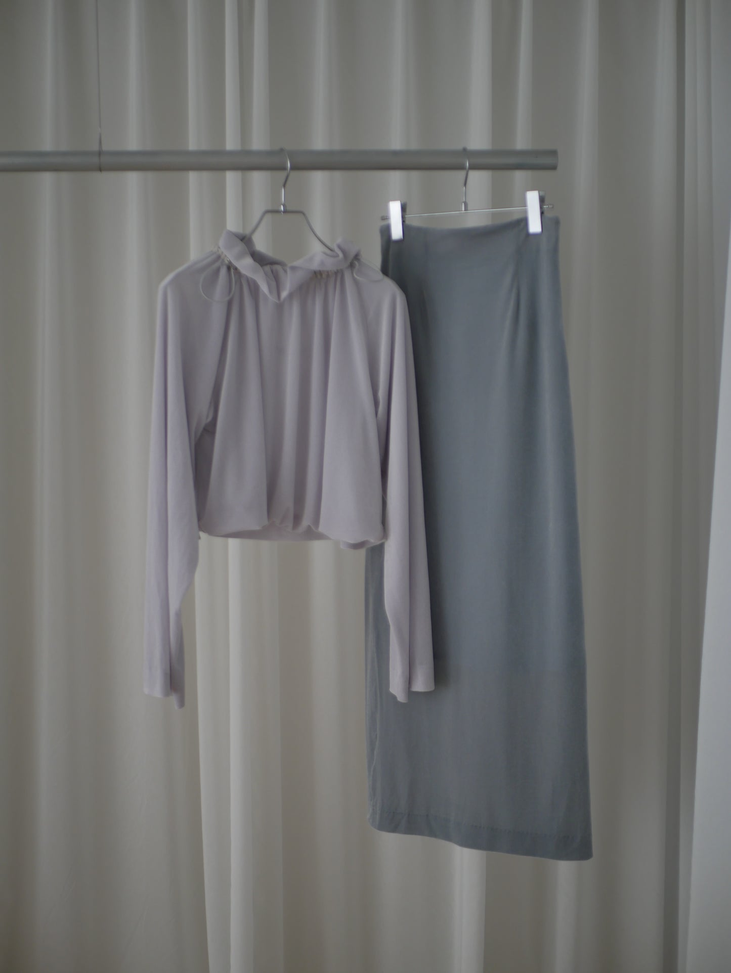 〔plain〕Sheer velour slit skirt