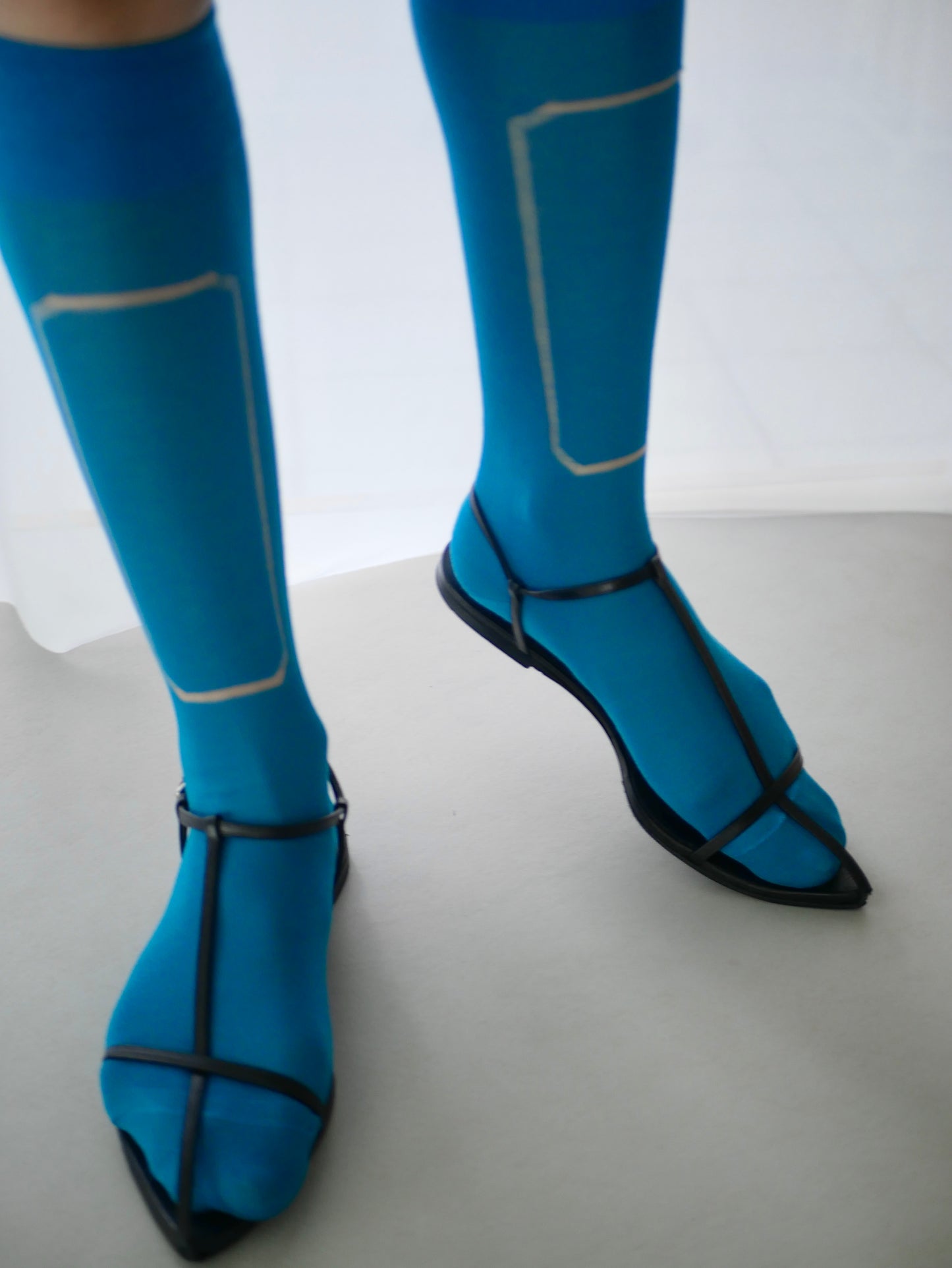 〔plain〕 Frame high socks