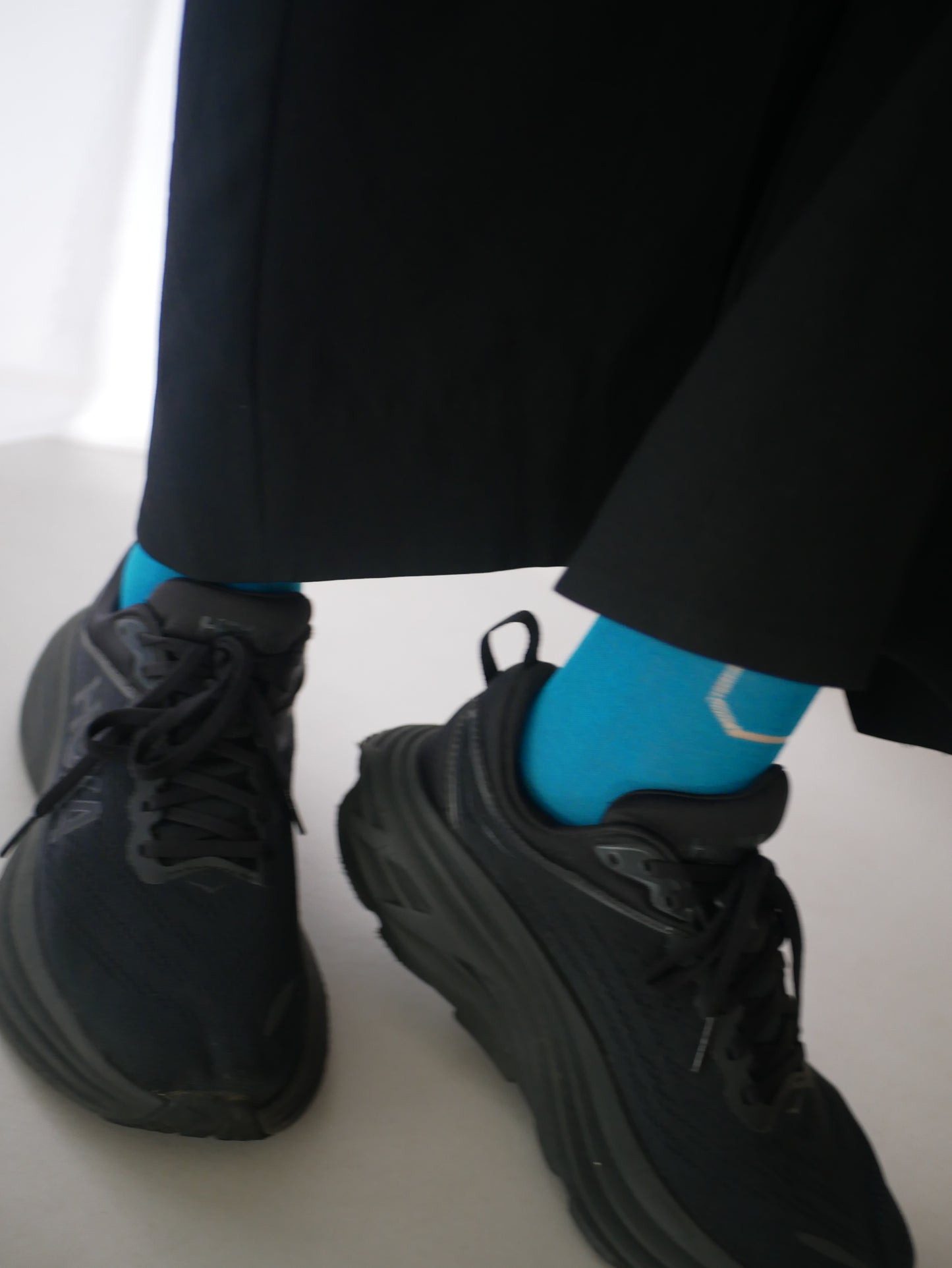 〔plain〕 Frame high socks「足もとに、静かな額装を」