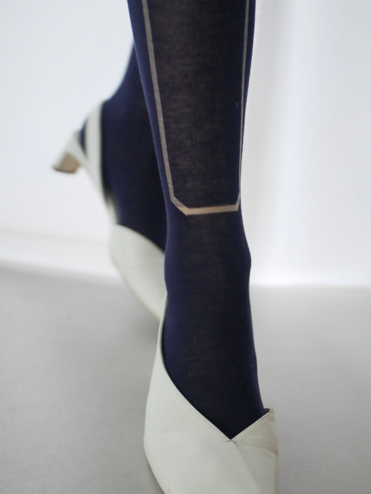 〔plain〕 Frame high socks