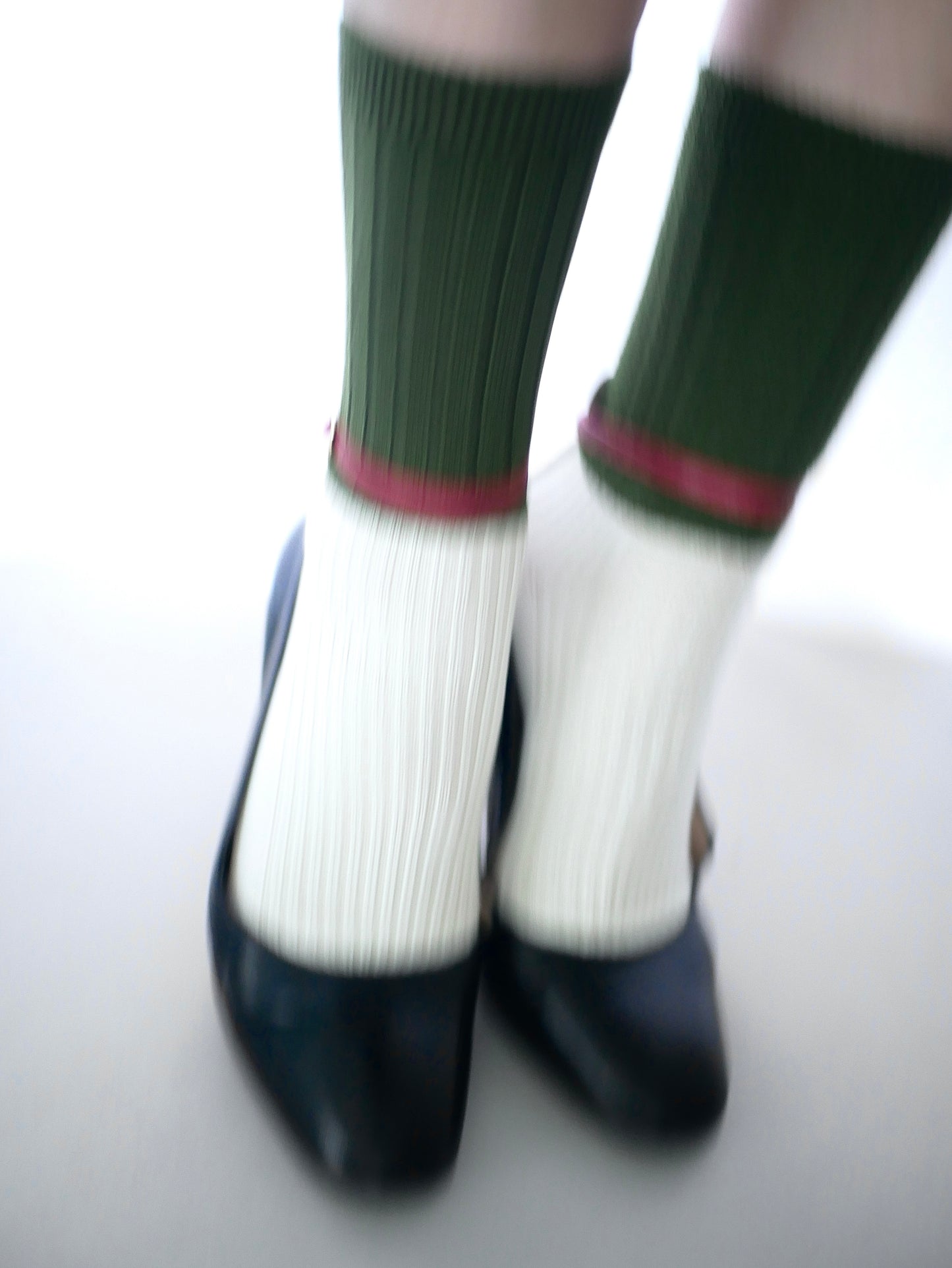 〔plain〕Two tone wool rib socks「色を忍ばせる、冬の足元」