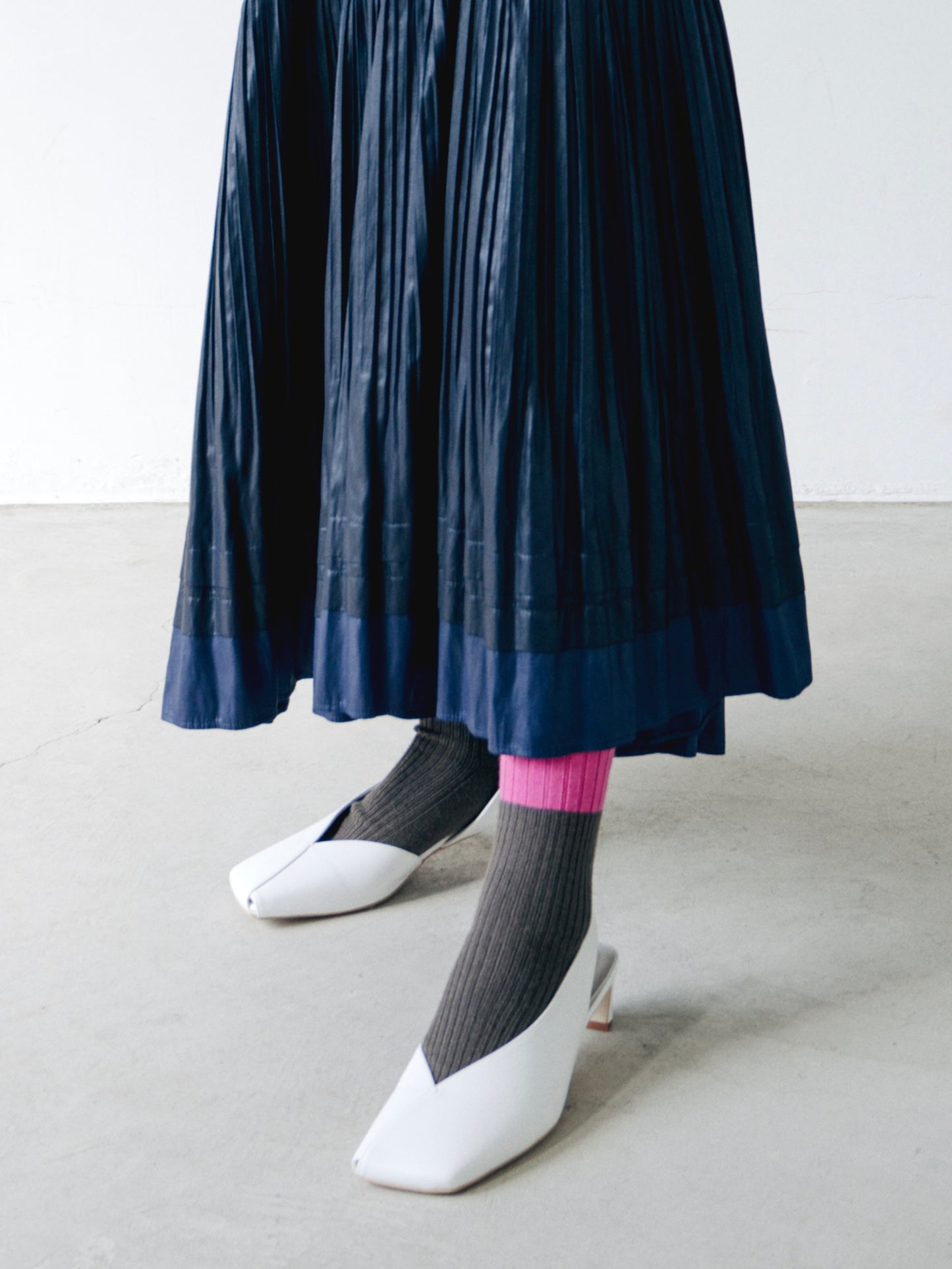 〔plain〕Two tone wool rib socks「色を忍ばせる、冬の足元」