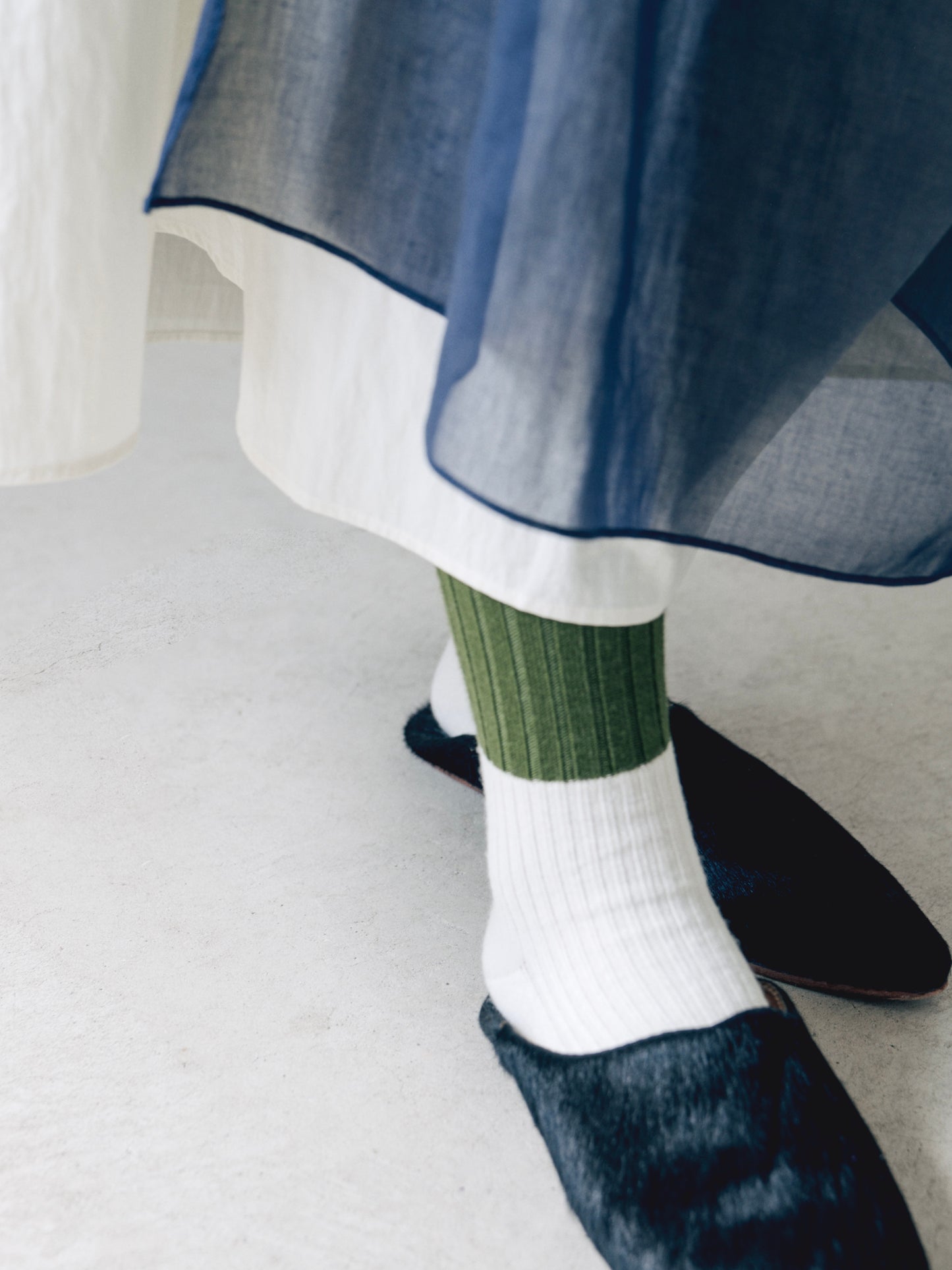 〔plain〕Two tone wool rib socks「色を忍ばせる、冬の足元」