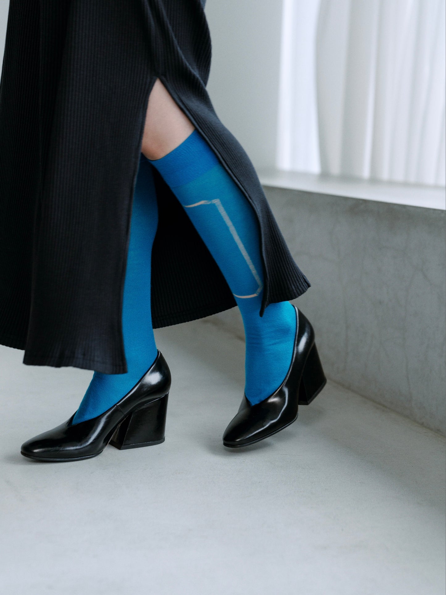 〔plain〕 Frame high socks