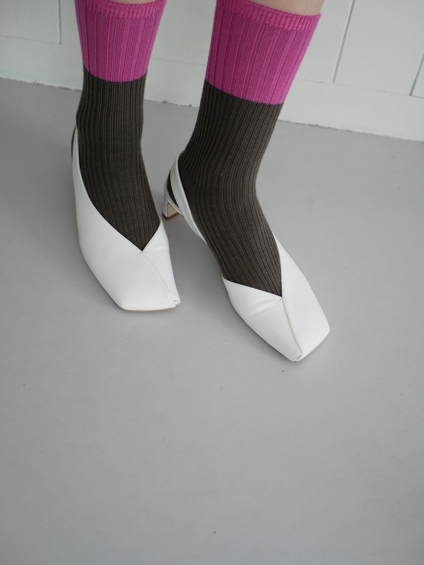 〔plain〕Two tone wool rib socks「色を忍ばせる、冬の足元」