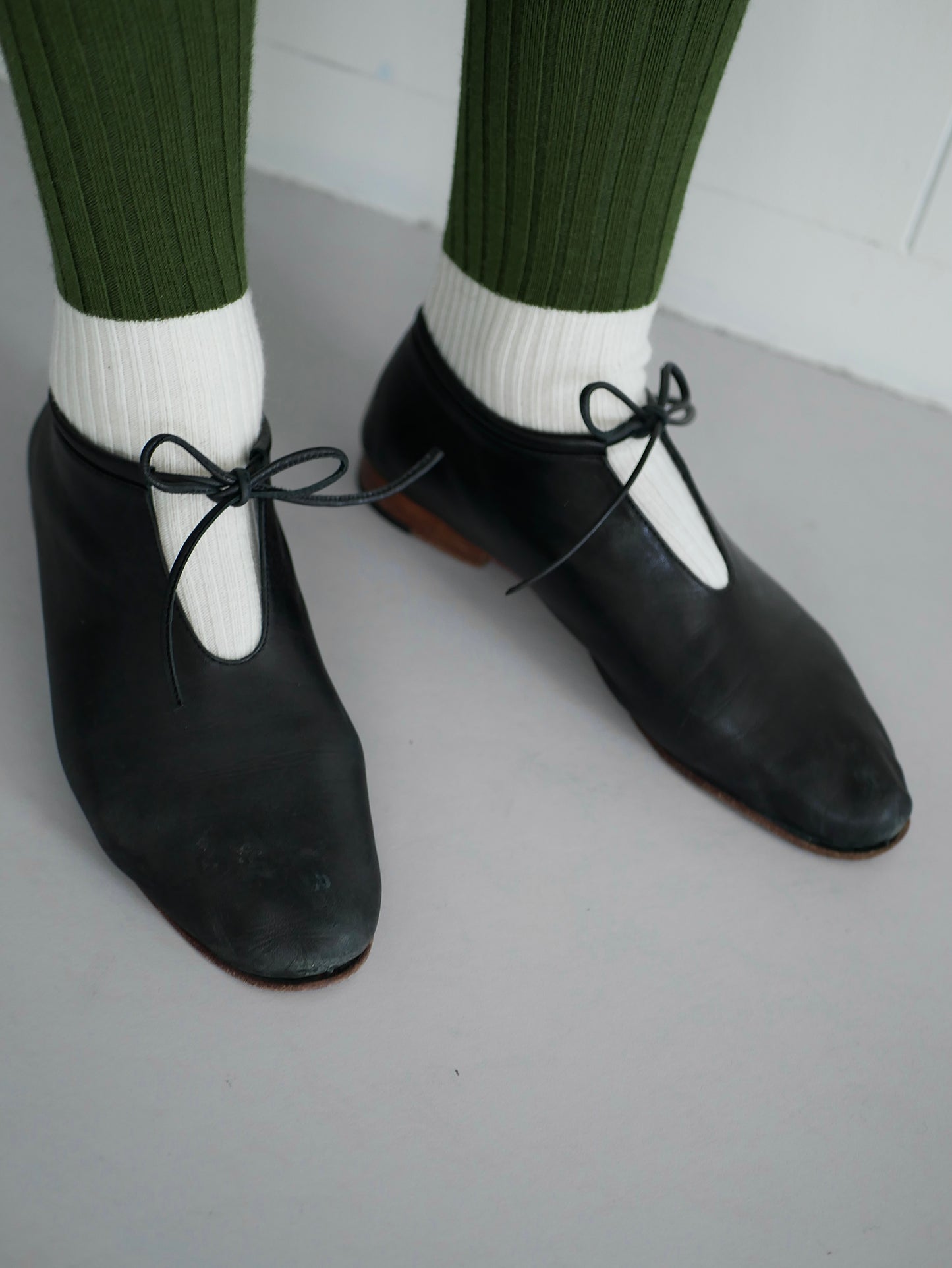 〔plain〕Two tone wool rib socks「色を忍ばせる、冬の足元」