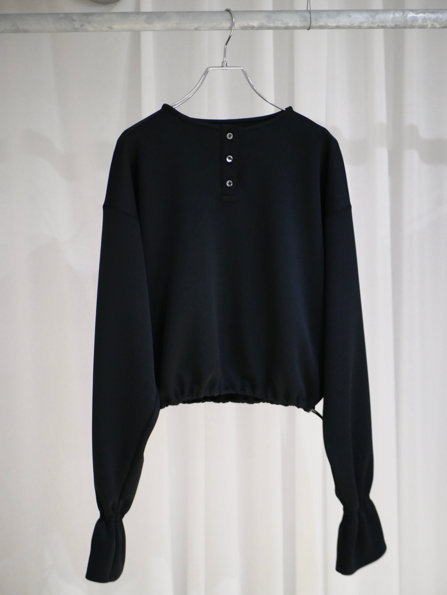 5B.〔内金50％支払い〕Louise flare pullover〔louise〕【受注販売】Black