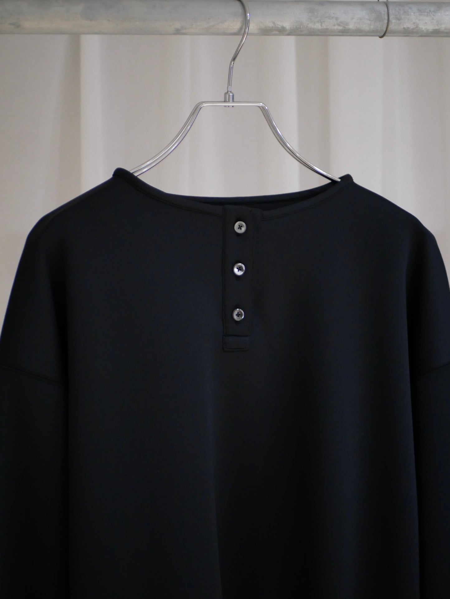 5B.〔内金50％支払い〕Louise flare pullover〔louise〕【受注販売】Black
