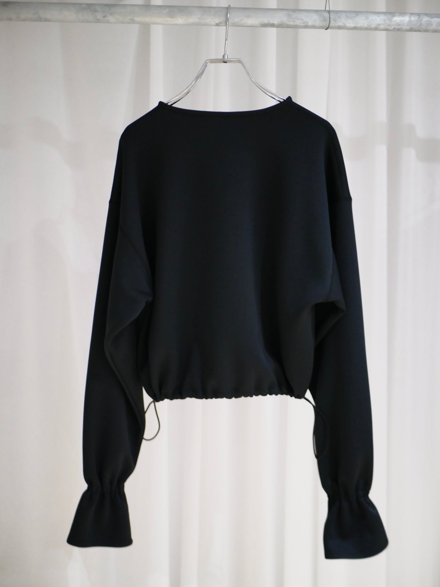 5B.〔内金50％支払い〕Louise flare pullover〔louise〕【受注販売】Black