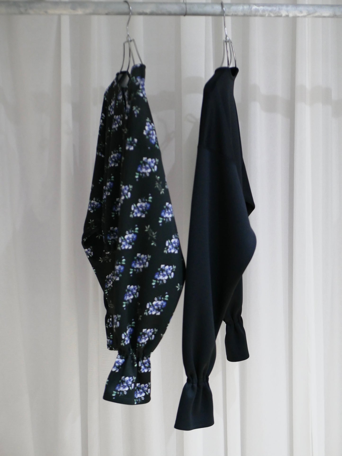 5B.〔内金50％支払い〕Louise flare pullover〔louise〕【受注販売】Black