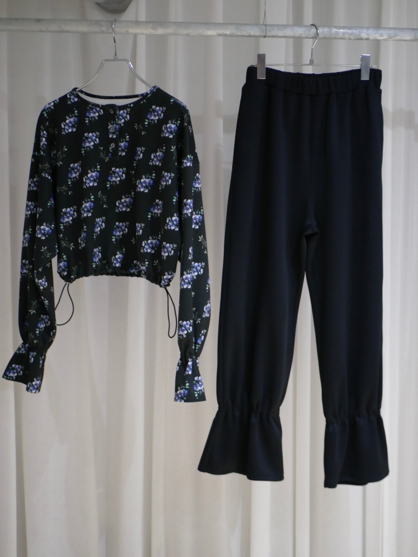 〔louise〕 Louise flare pullover・Flower