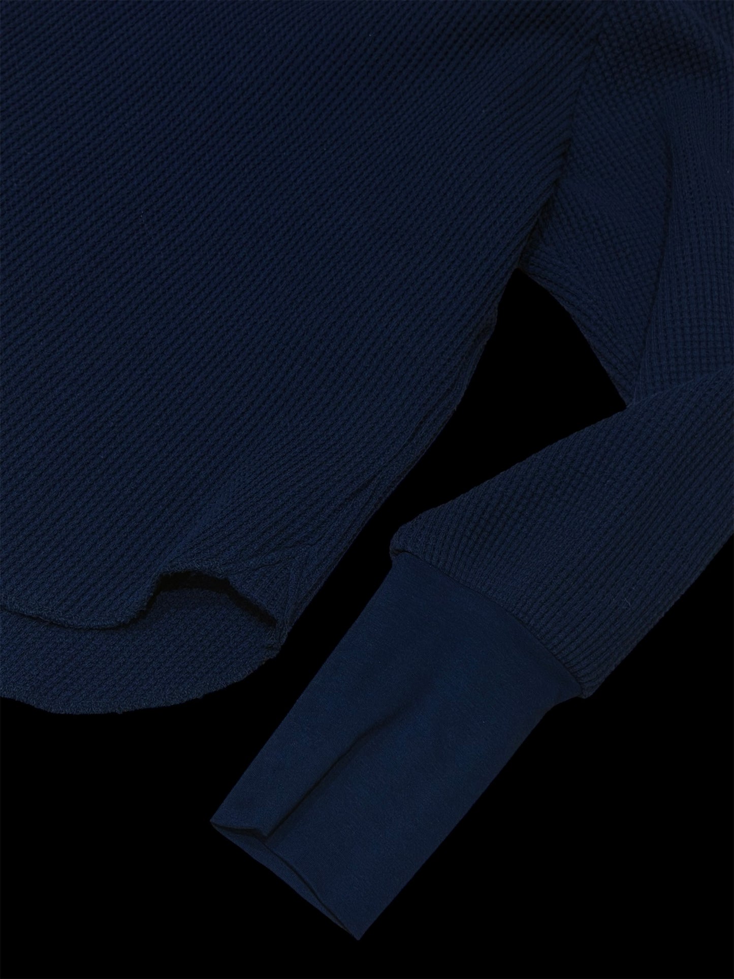 [louise] Hook thermal tops "A form that connects the room and the city"