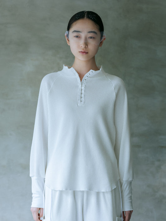 〔louise〕Hook thermal tops「部屋と街のあいだを繋ぐかたち」