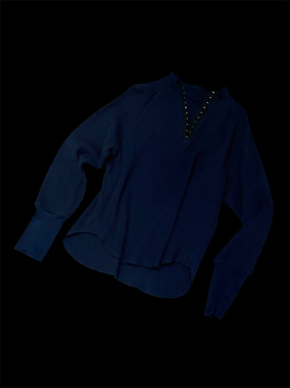 [louise] Hook thermal tops "A form that connects the room and the city"