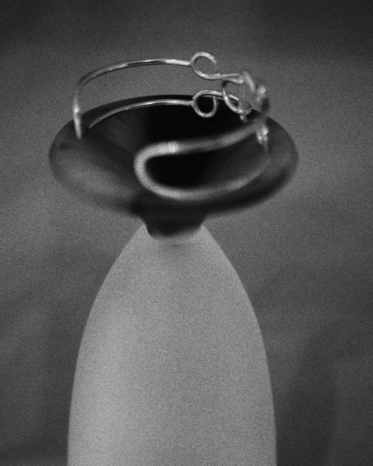 [Last one] [small article] Silver Hook Bangle "Defining a hook as jewelry"