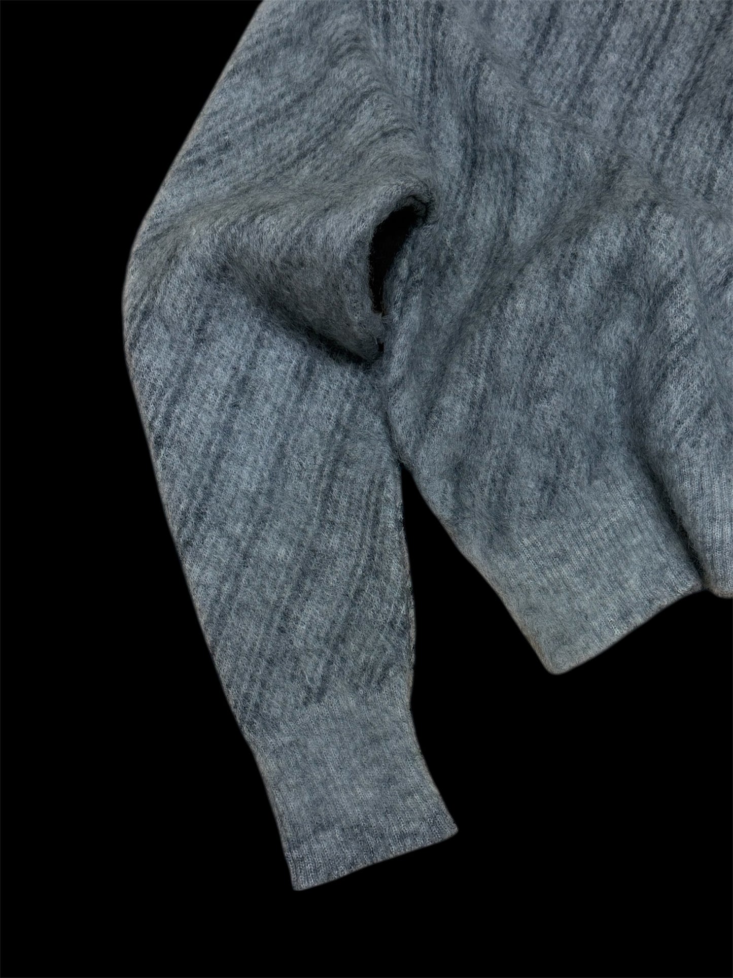 [rich] Mohair knit pullover [Hair] "Memories of white swaying in silence"