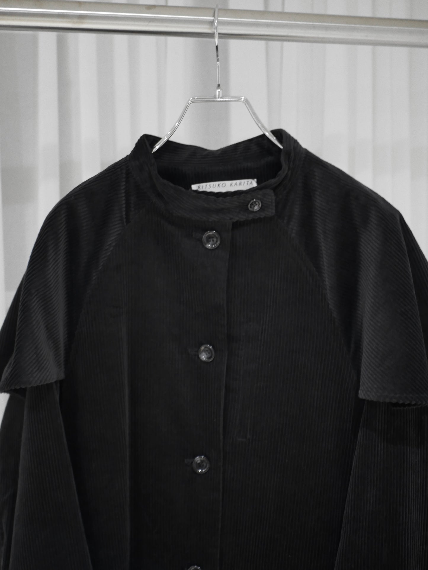 [Last one] [rich] Boyish flare coat in corduroy. "A shadowy presence."