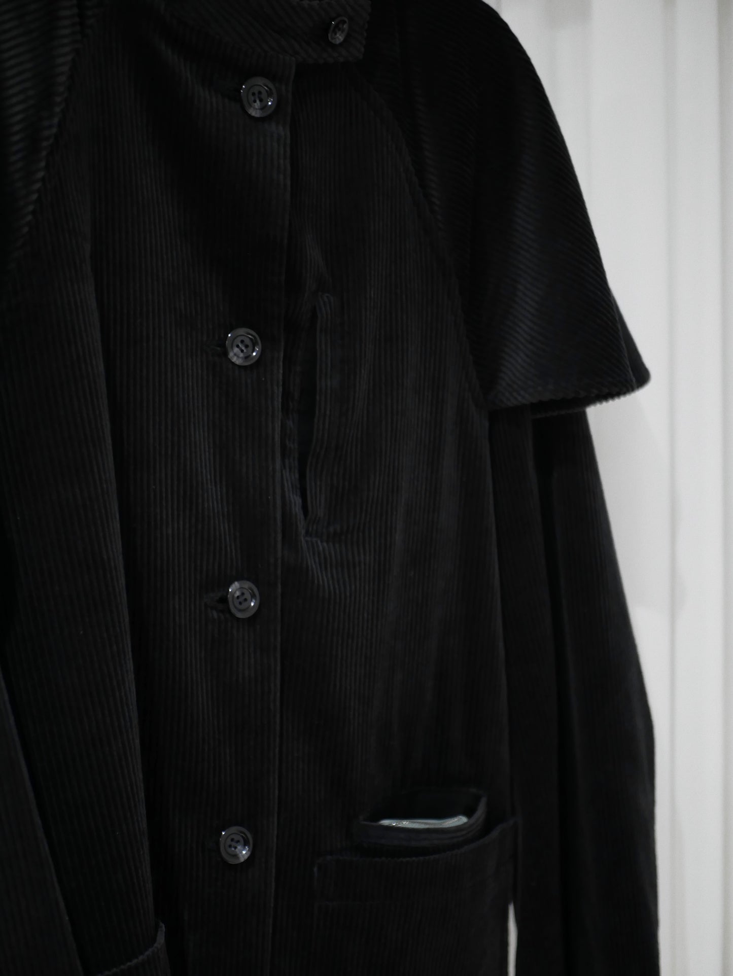 [Last one] [rich] Boyish flare coat in corduroy. "A shadowy presence."