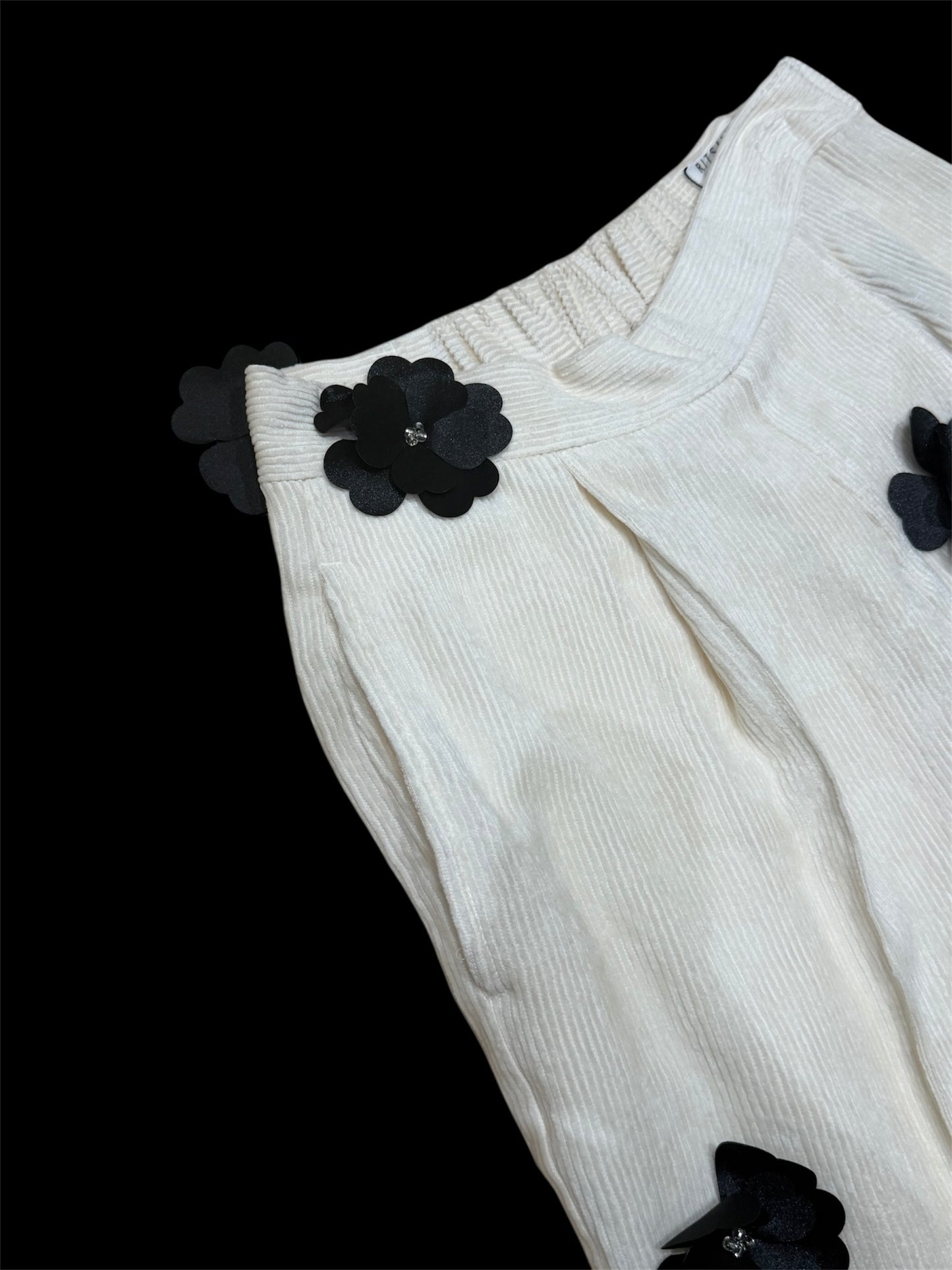 [rich] Black flower short pants "Lightly blooming black margins"