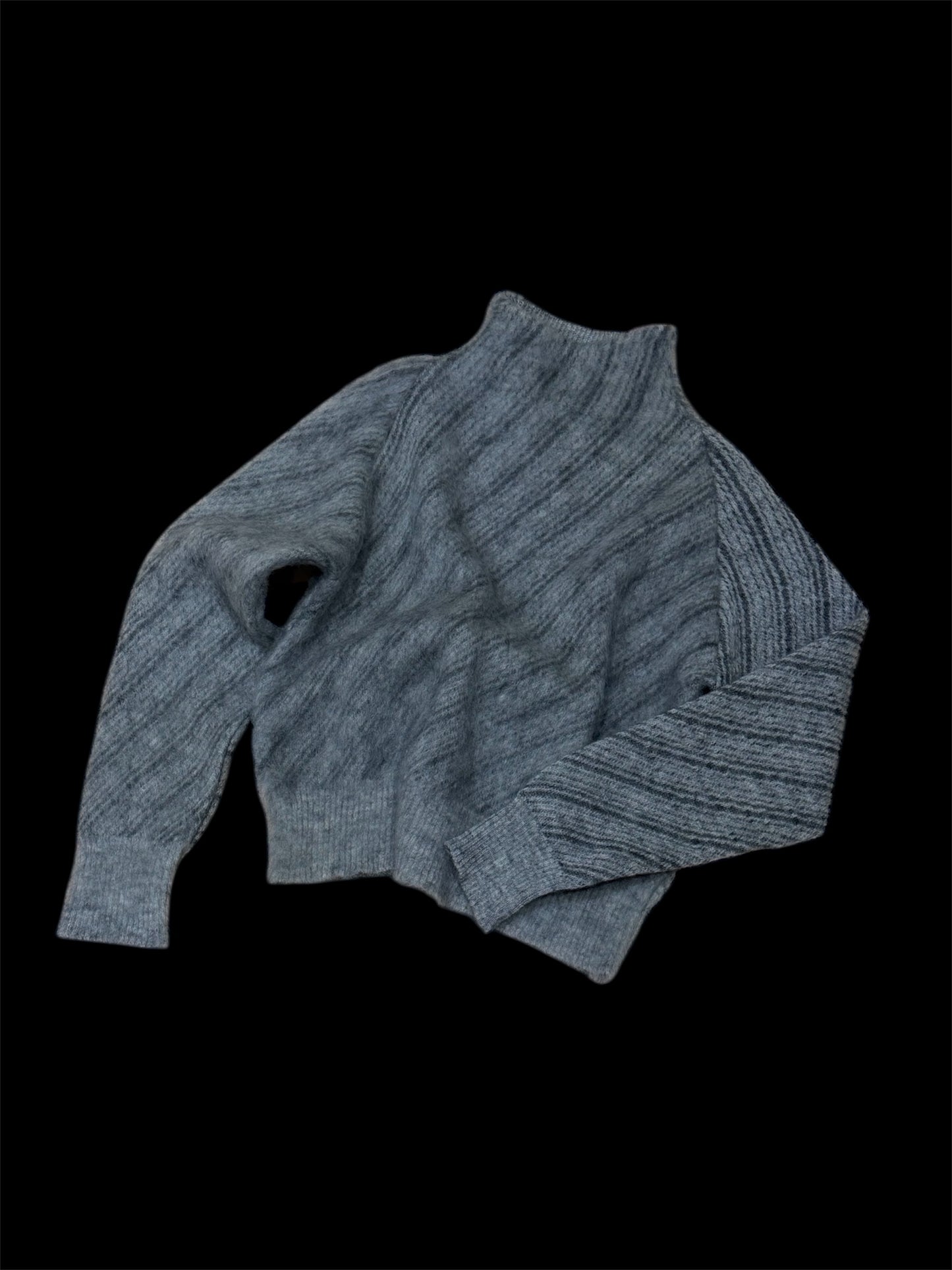 [rich] Mohair knit pullover [Hair] "Memories of white swaying in silence"