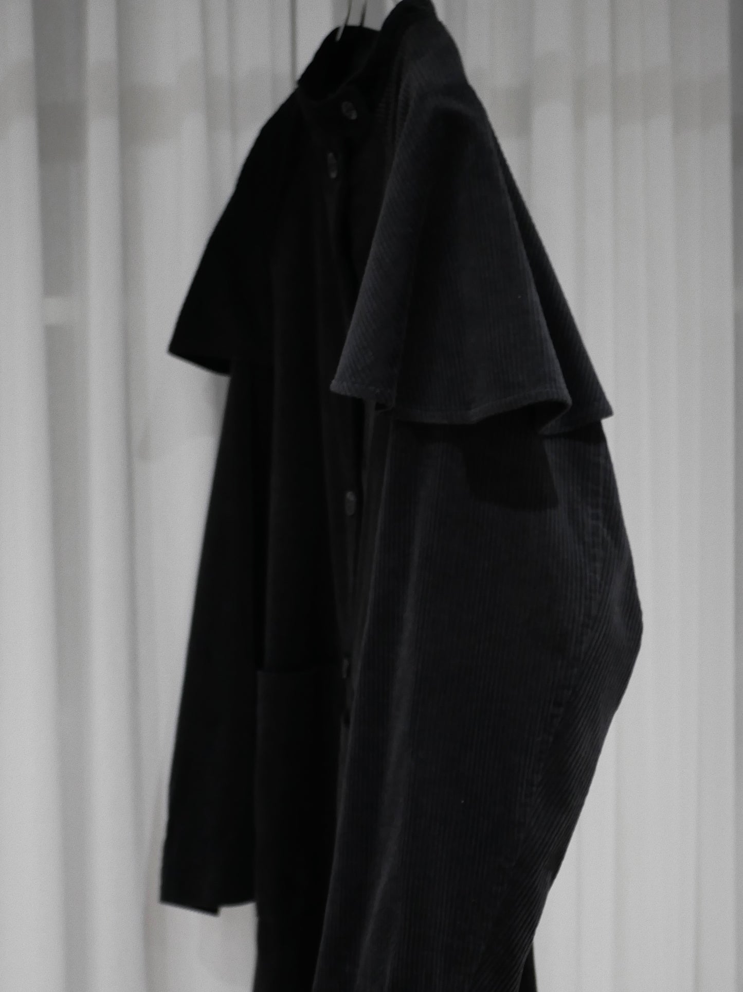 [Last one] [rich] Boyish flare coat in corduroy. "A shadowy presence."