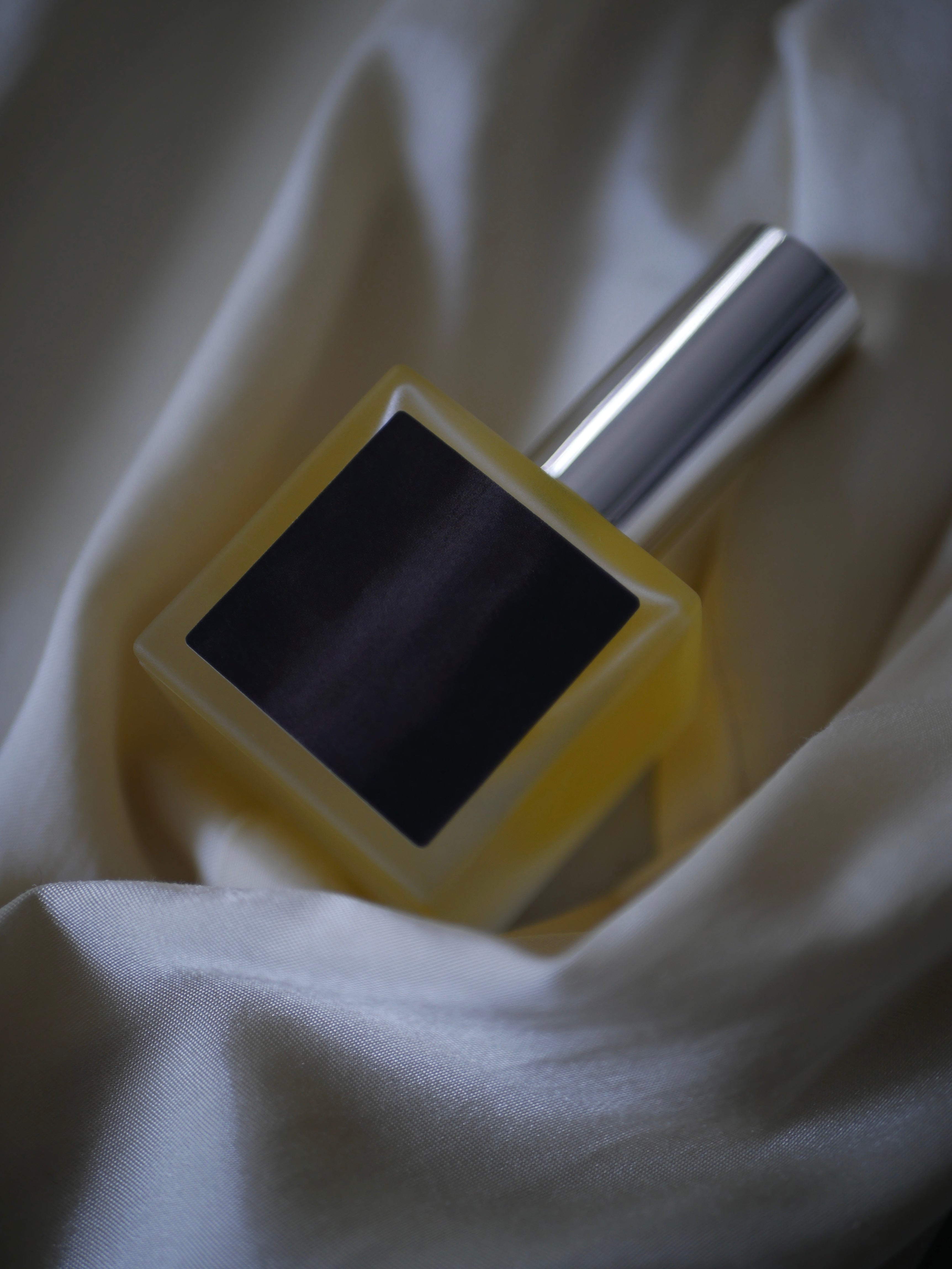 small article〕 Mulch perfume “Modullness“ – ritsuko karita