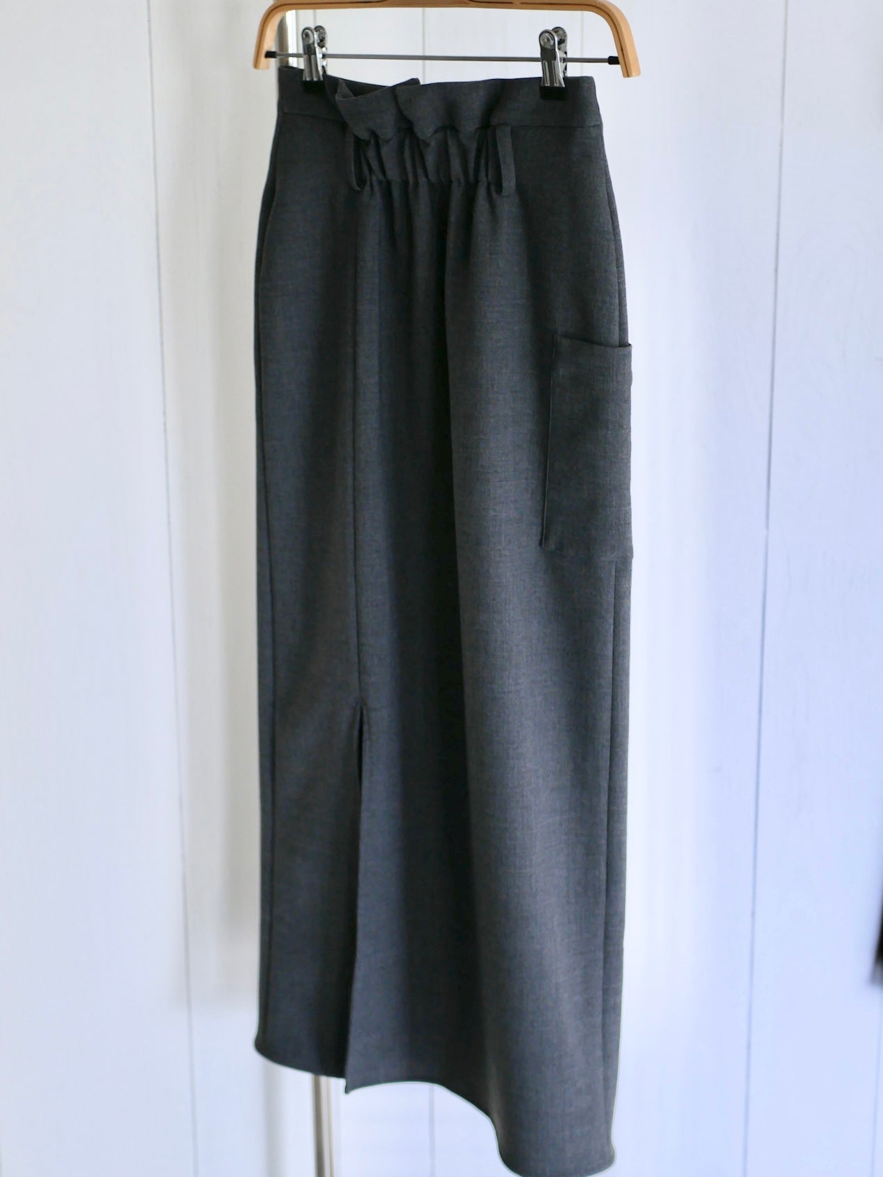 〔plain〕Slit tight long skirt