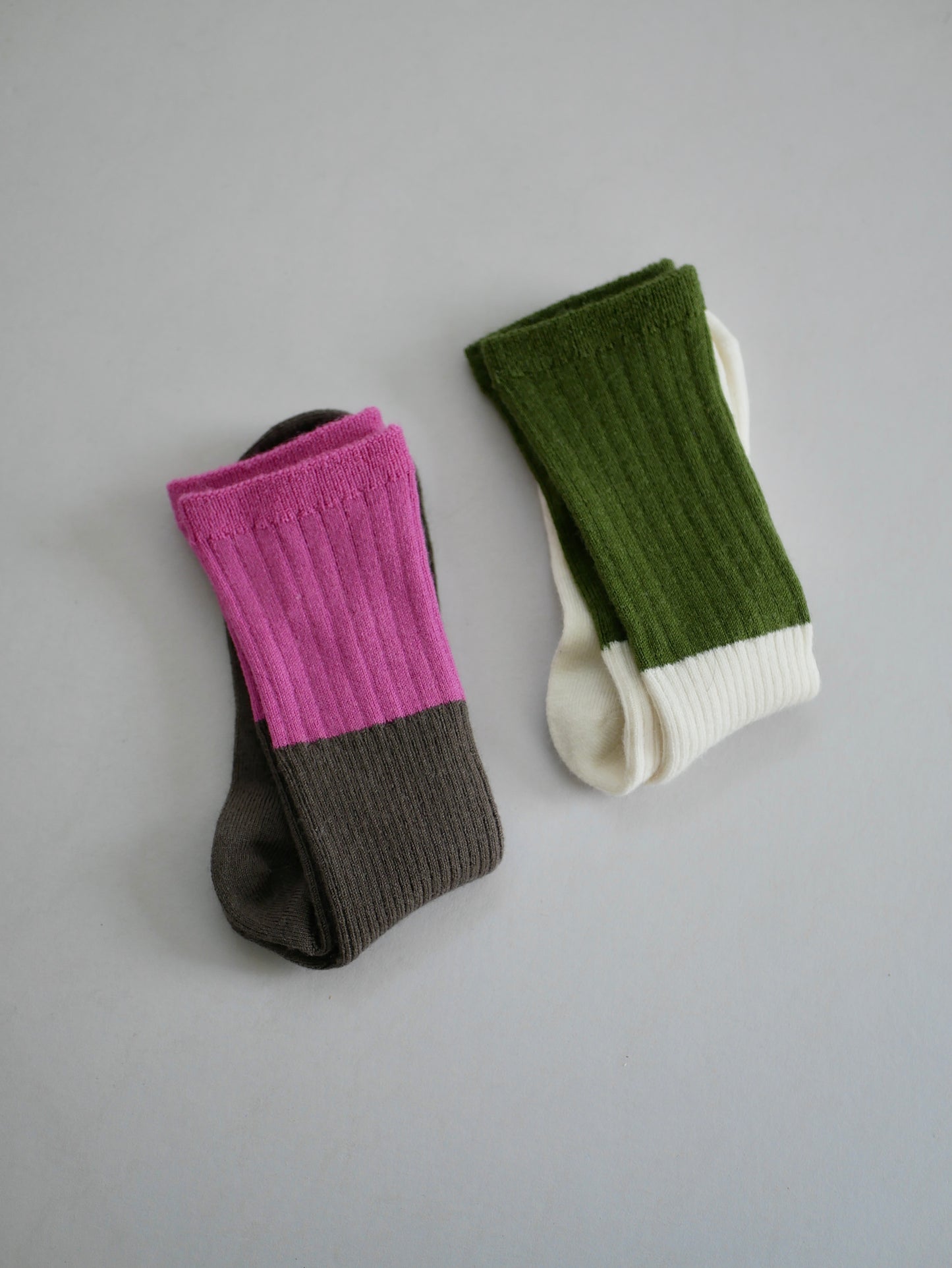 〔plain〕Two tone wool rib socks